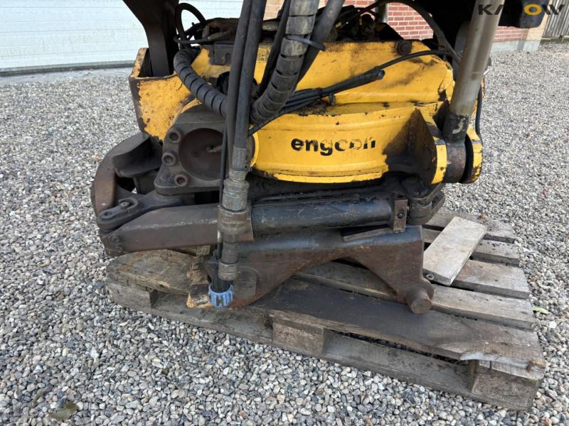 Engcon rotary tilt with CW40 hitch 15