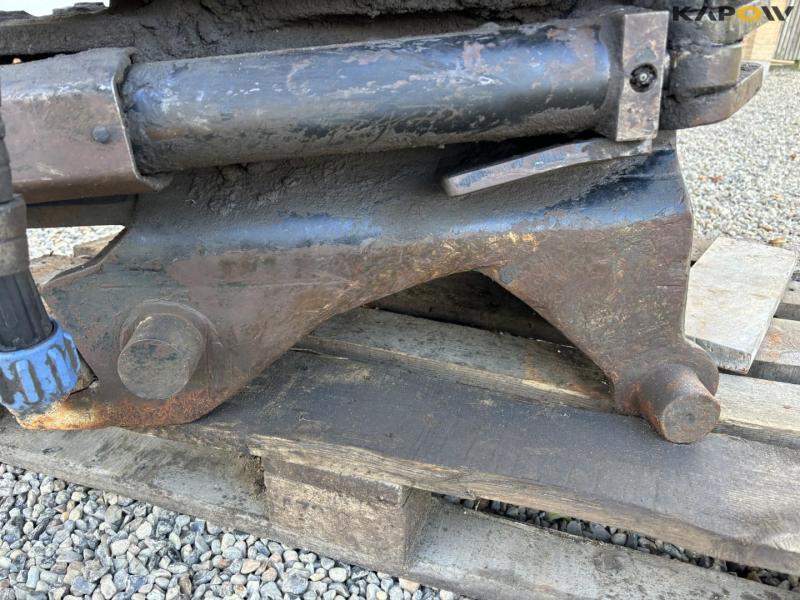 Engcon rotary tilt with CW40 hitch 17