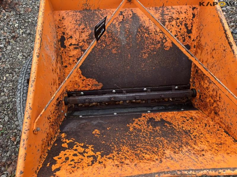 Epoch salt spreader 16