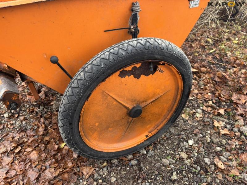 Epoch salt spreader 21