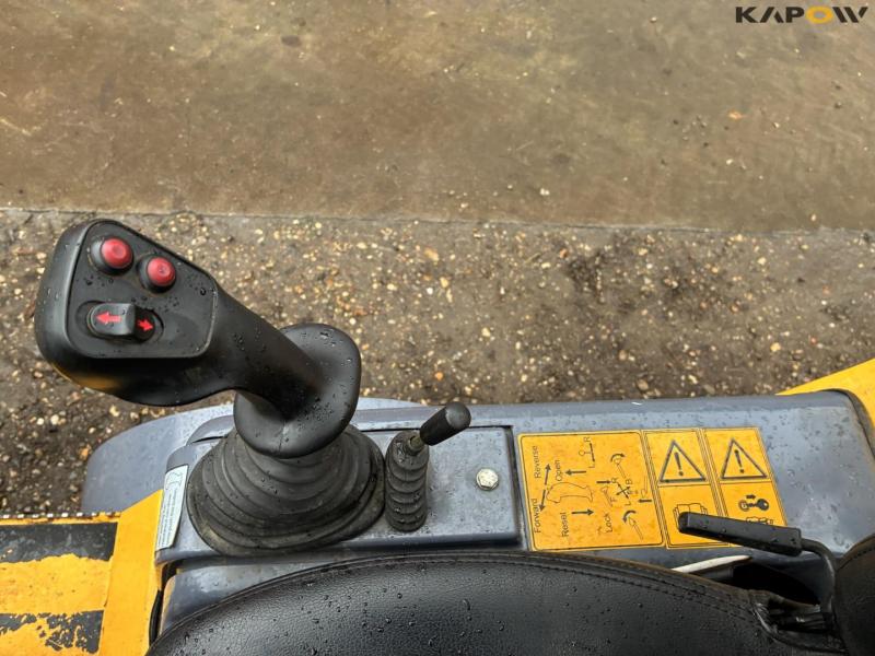 Eurotrac W11 skid steer loader 29