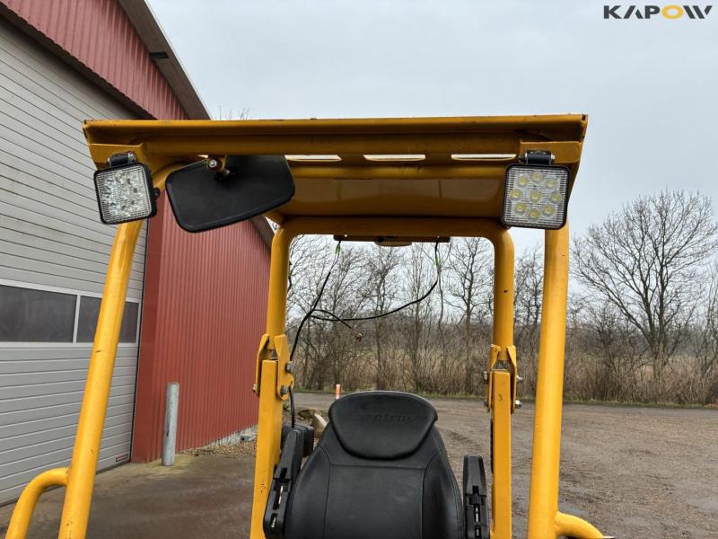 Eurotrac W11 skid steer loader 33