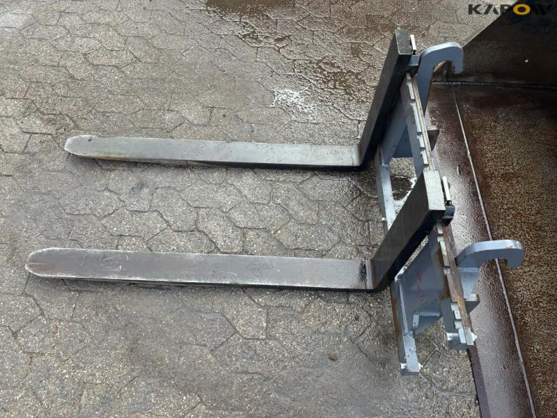 Eurotrac W12-MF skid steer loader 17