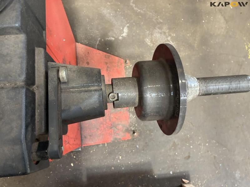 Facom U.217 A balancing machine 13