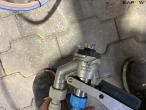 Draft beer system with kegs and carbon dioxide 9