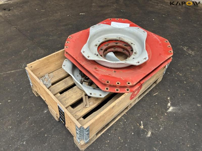 Rim plates with bolts 1