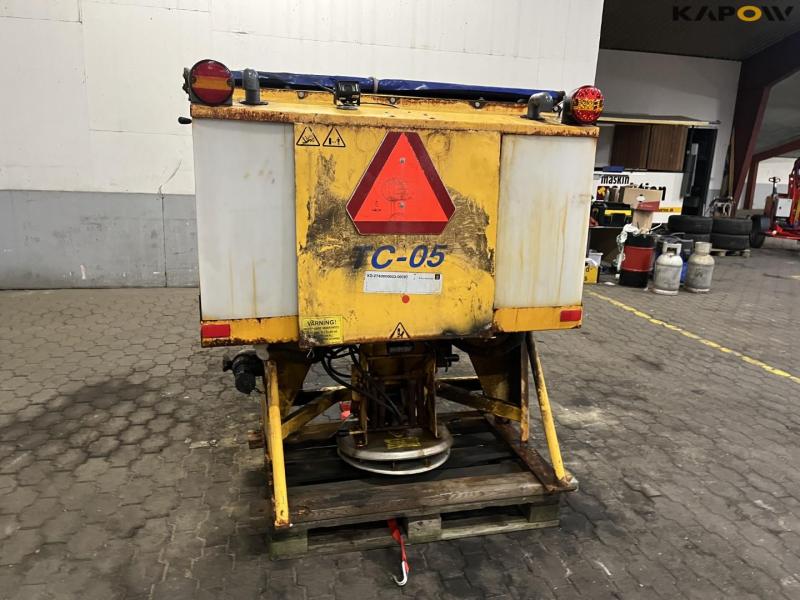 Falköping TC-05 salt spreader 2
