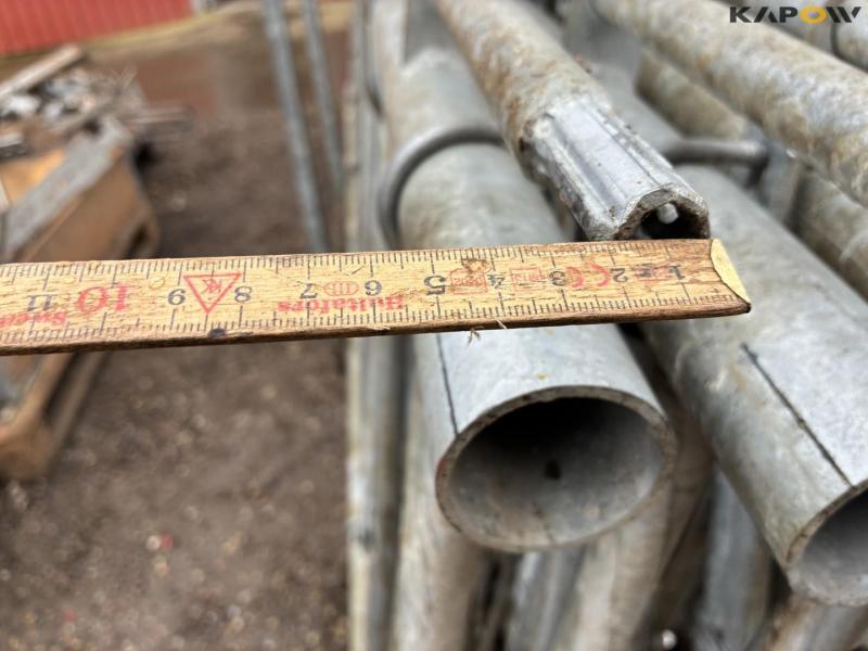Prison grid + various cattle equipment 12