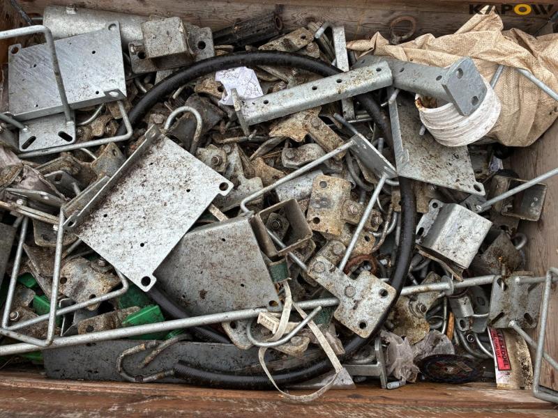 Prison grid + various cattle equipment 13