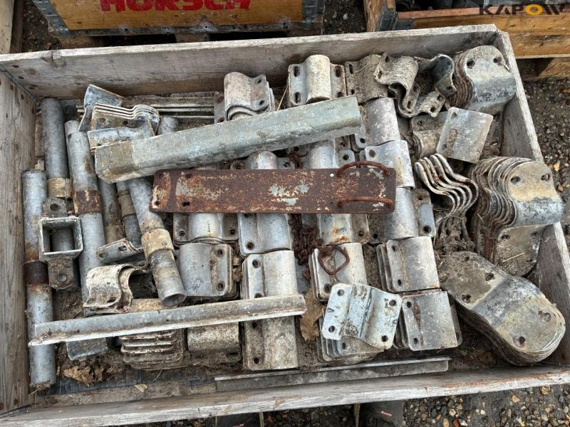 Prison grid + various cattle equipment 20