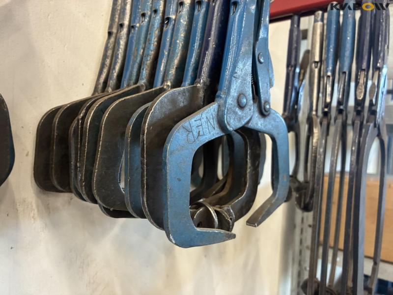 Fixed holding tools, chains and trestles 9