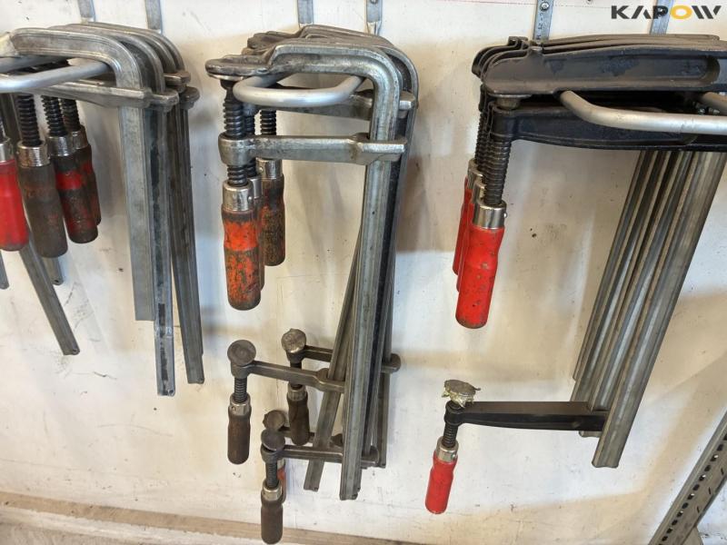 Fixed holding tools, chains and trestles 19