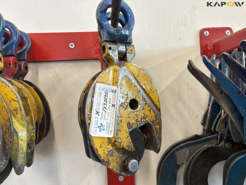 Fixed holding tools, chains and trestles 23