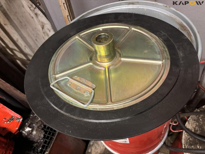 Grease with pump and cart 3