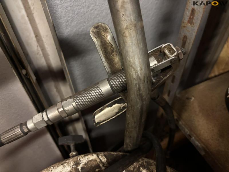 Grease with pump and cart 13