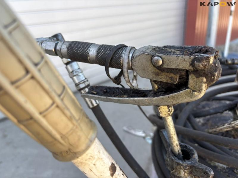 Grease with compressed air pump 11