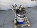 Grease with compressed air pump 2