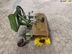 Sweeping broom with Thaler hitch 4