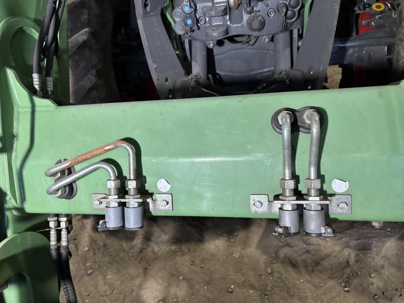 Fendt 516 Vario tractor with front loader 12