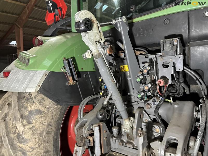 Fendt 516 Vario tractor with front loader 54