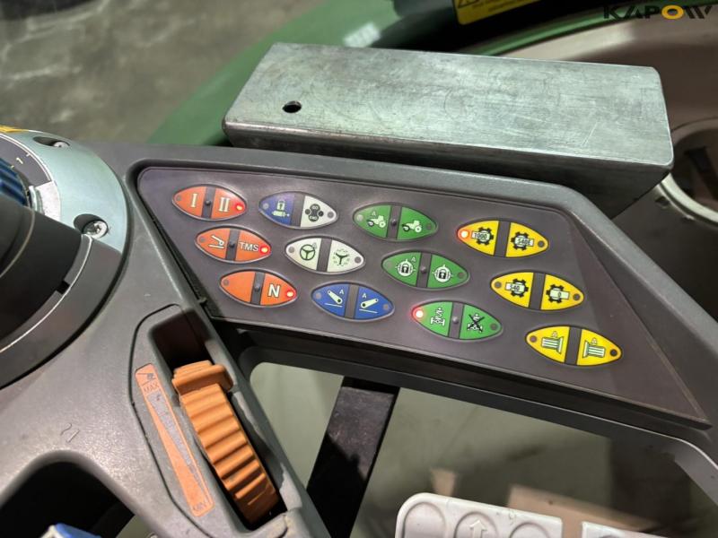 Fendt 720 Vario 4WD tractor 77