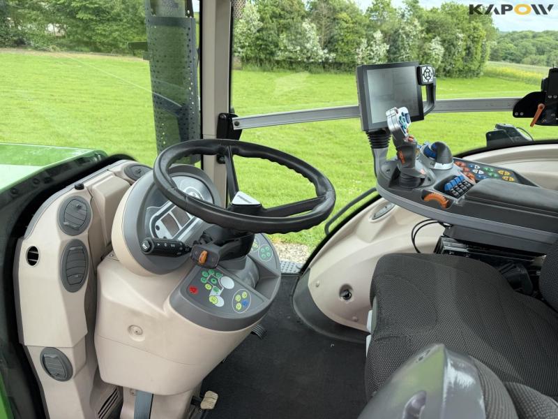 Fendt 828 vario tractor 61