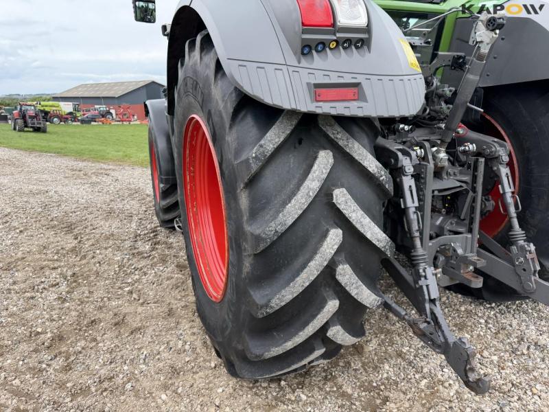 Fendt 828 vario tractor 94