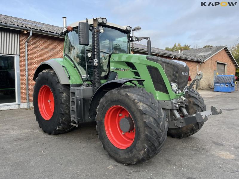 Fendt 828 vario tractor 3