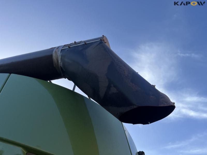 Fendt 9490X combine harvester with 35-foot header 49