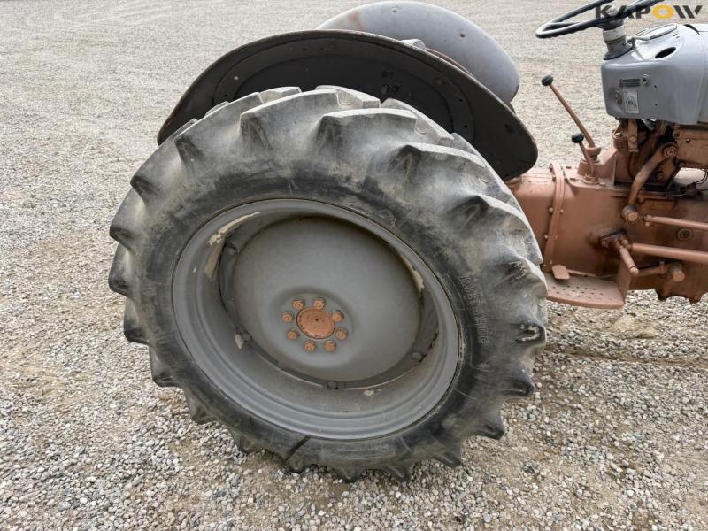 Ferguson 35 tractor 25