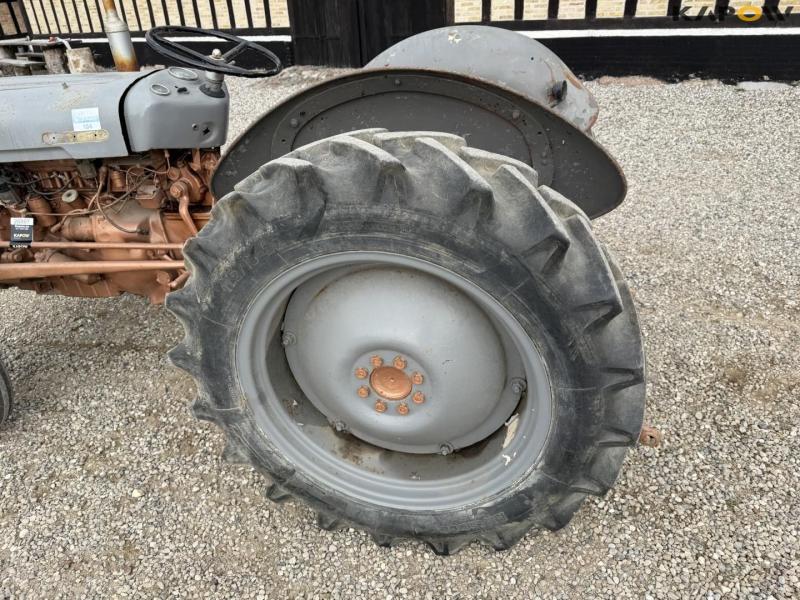 Ferguson 35 tractor 28