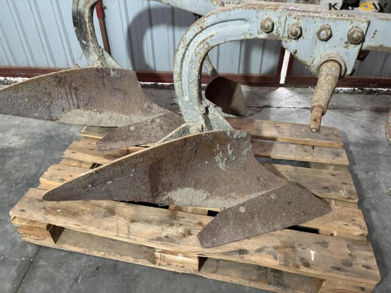 Ferguson MHF/L 2 furrow plough 7