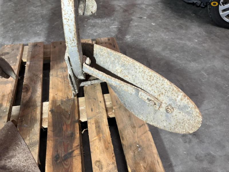 Ferguson MHF/L 2 furrow plough 11