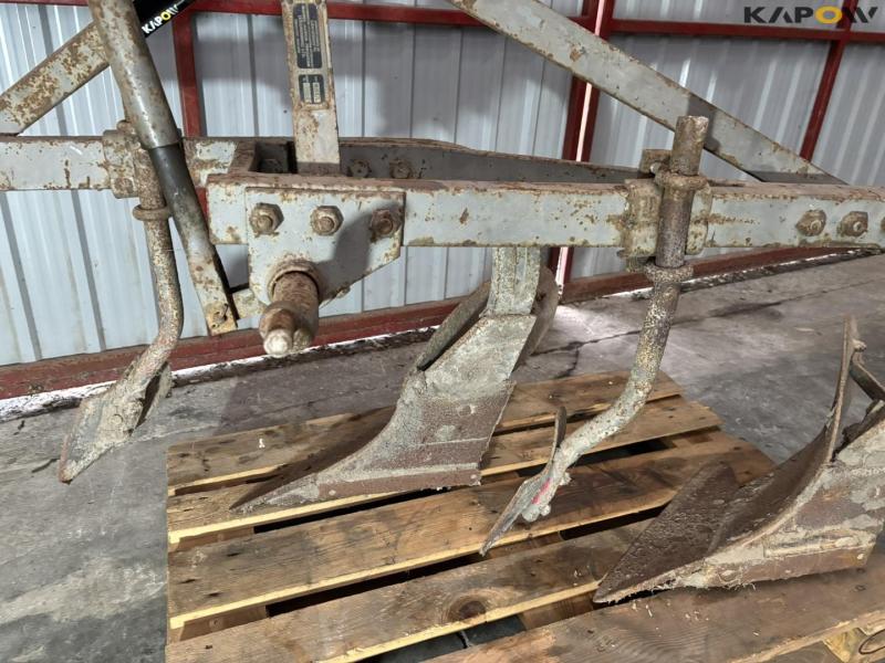 Ferguson MHF/L 2 furrow plough 18