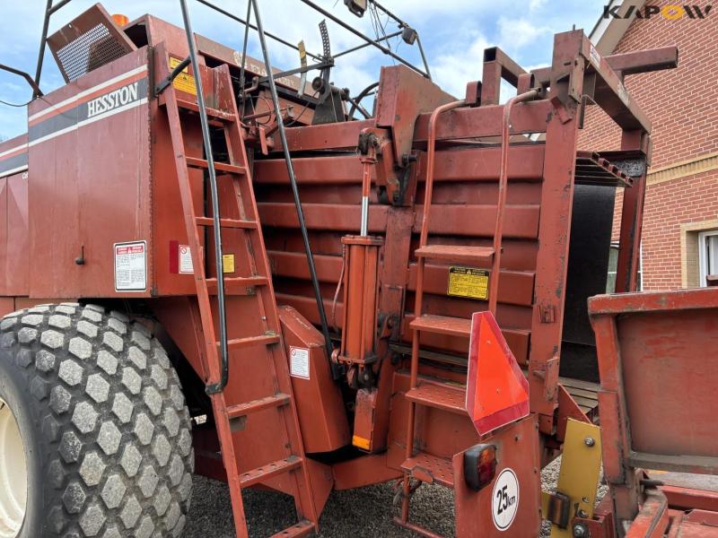 Fiatagri Hesston 4900 big square baler with bale wagon 18