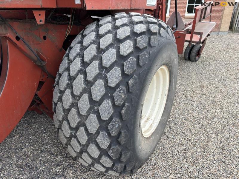 Fiatagri Hesston 4900 big square baler with bale wagon 56