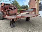 Fiatagri Hesston 4900 big square baler with bale wagon 64