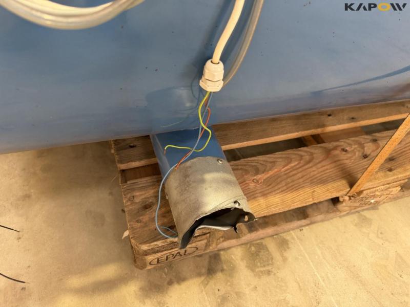 Filter system with compressed air cleaning 15