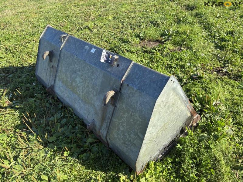 Fliegl bucket with Euro hitch 5