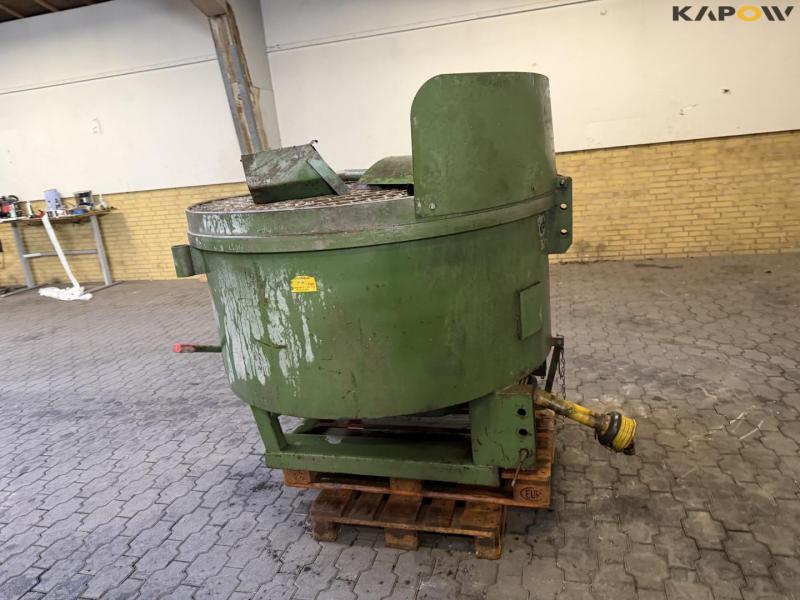 Fliegl forced mixer 8