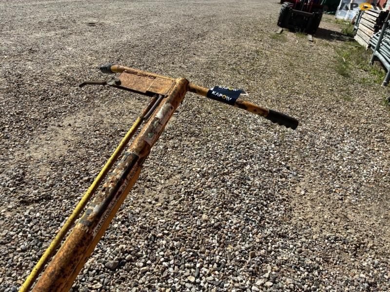 Tile lifter 11