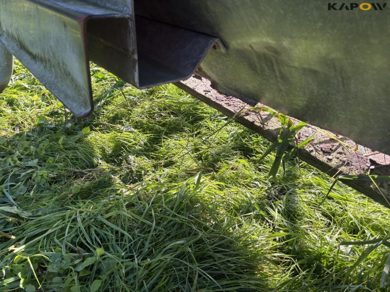 Feed fence with calf shelter 30