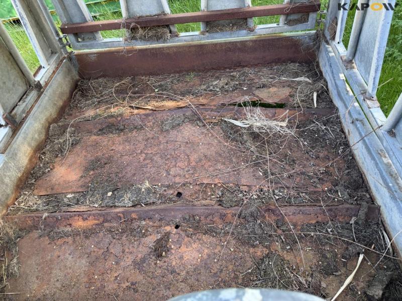 Feed fence 9