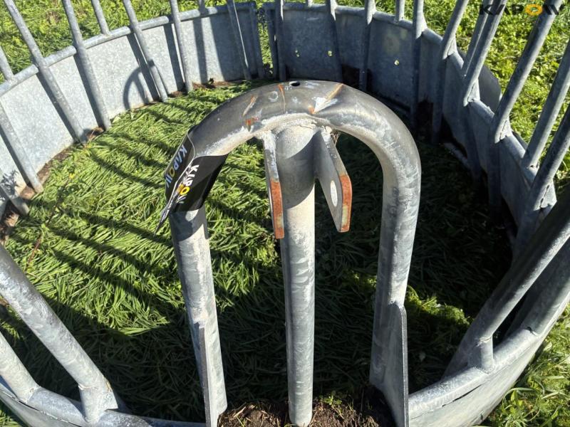 Feed fence 9