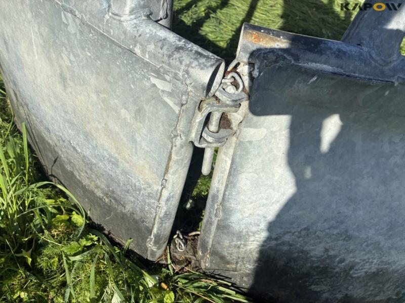 Feed fence 13
