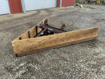 Feed scraper with Weidermann hitch