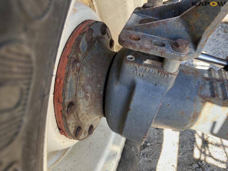 Ford 8770 front loader tractor 16