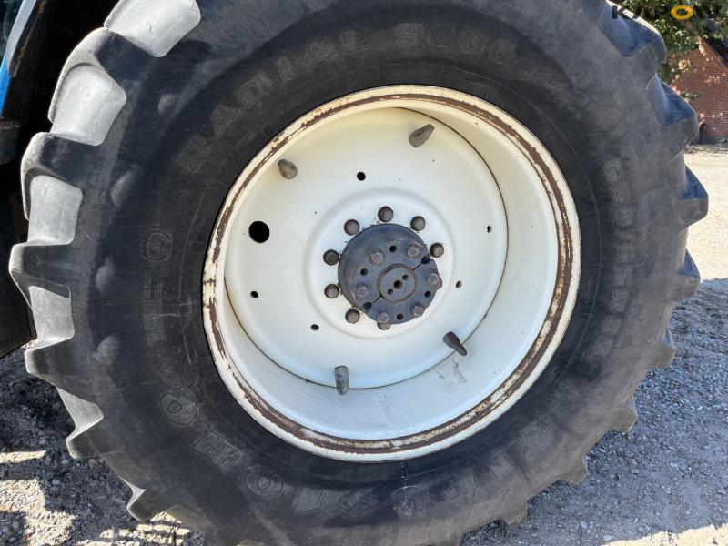 Ford 8770 front loader tractor 31