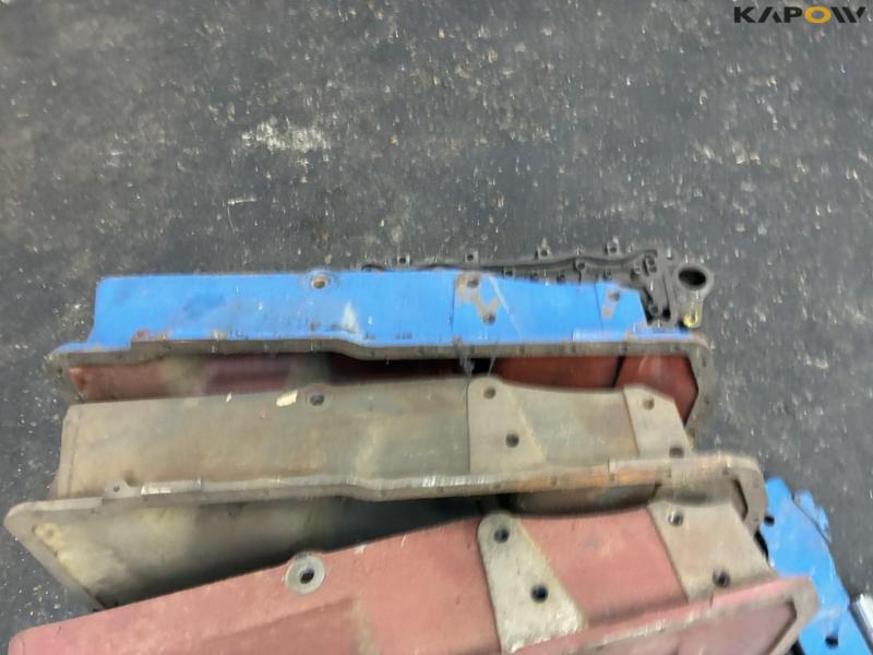Ford oil pan and crankcase 19