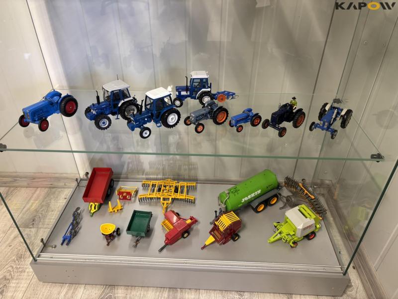 Ford/Fordson model tractors 26